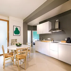 Casa Erica , Tirano Italia